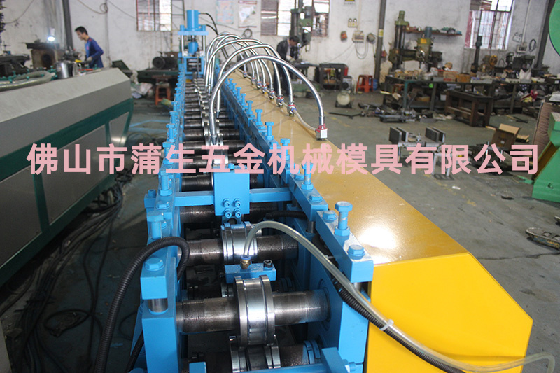 高速公路護欄板設備組成及工作原理